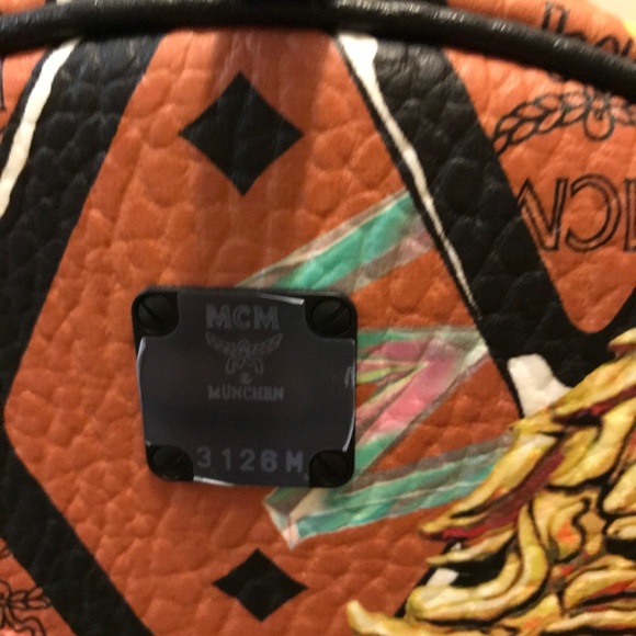 backpack - Picture 3 of 4